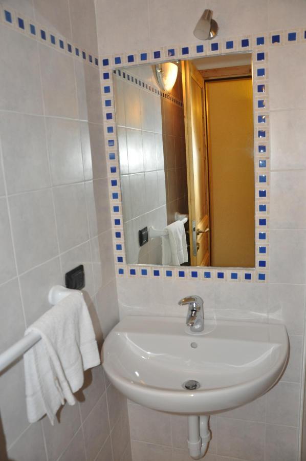 Locanda Dl'Angel Villar San Costanzo Экстерьер фото